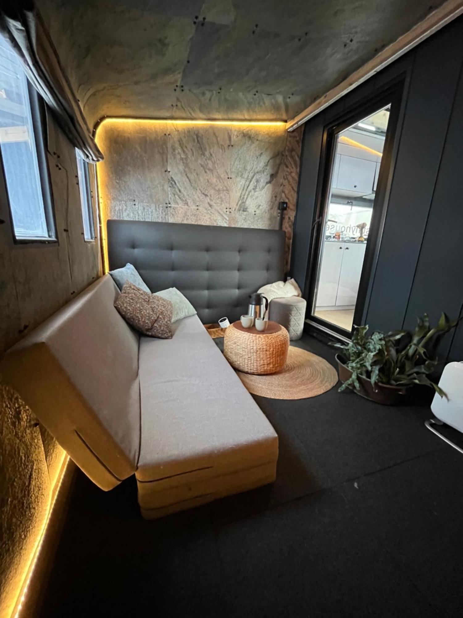 Storjord Farmstay Glamping Тромсьо Екстериор снимка